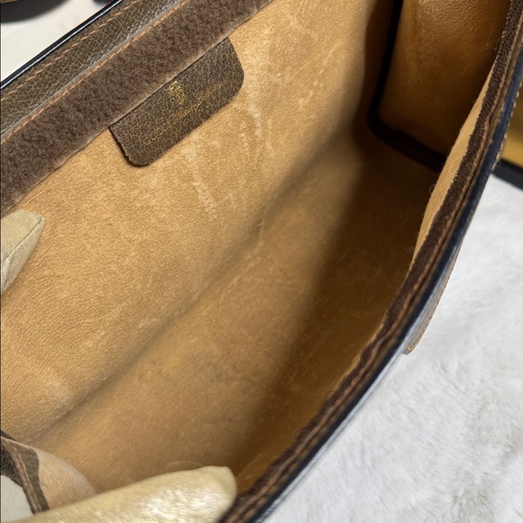 Vintage Gucci leather clutch bag. - Picture 10 of 13
